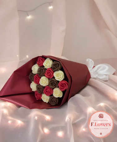 Букет Ассорти из 19 шоколадных роз "Приятный вечер"